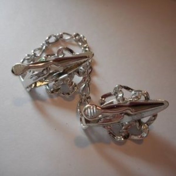 "Silver Tone Floret Sweater Clasp Clip " - Picture 4 of 5